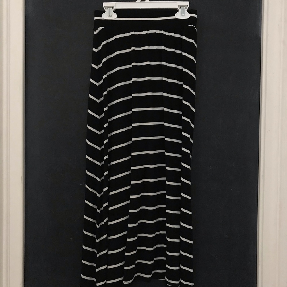 Girls black and white striped maxi-skirt